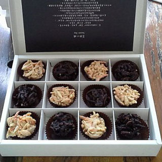 【福灣莊園】櫻花蝦黑白巧克力(12顆)