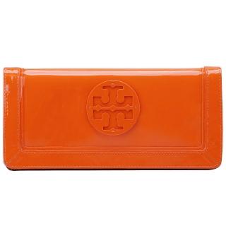 【TORY BURCH】Suki立體LOGO亮漆皮磁釦長夾/手拿包(鮮橘色19129113-805)