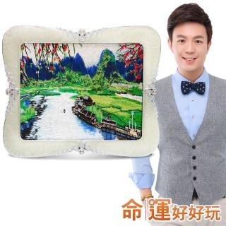 【命運好好玩】湯鎮瑋．春桃山水財滿園刺繡畫(送招財富貴葫蘆香一盒)