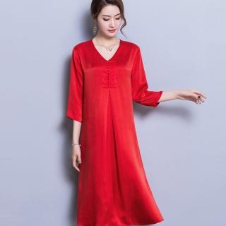【ALICAI 艾麗彩】亮紅V領緞面包扣裝飾七分袖寬鬆洋裝(M-2XL)
