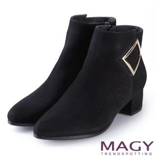 【MAGY】時尚個性 菱形金屬扣環牛皮粗跟短靴(絨黑)