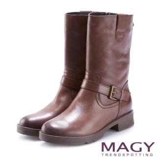 【MAGY】紐約時尚步調 個性騎士皮帶釦環粗跟中筒靴(咖啡)