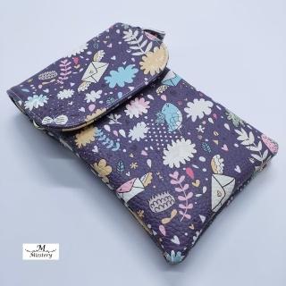 【Misstery】手機包信封圖案直立式斜背手機包(PU面料圖案系列)