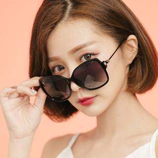 【ALEGANT】赫拉的金色權杖(精緻鏤空金屬設計純黑寶麗來偏光墨鏡/UV400太陽眼鏡)