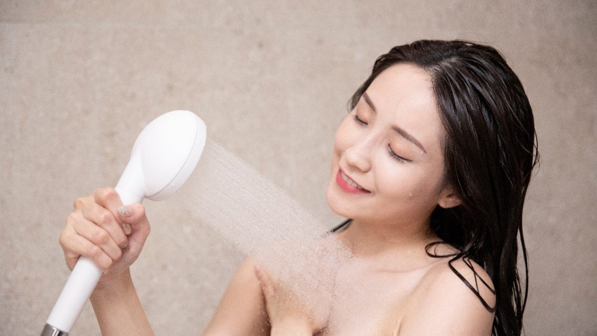 【開箱實測】在家洗出牛奶浴感！MiniBle i 除氯過濾微氣泡蓮蓬頭，皮膚滑嫩、頭髮也更柔順