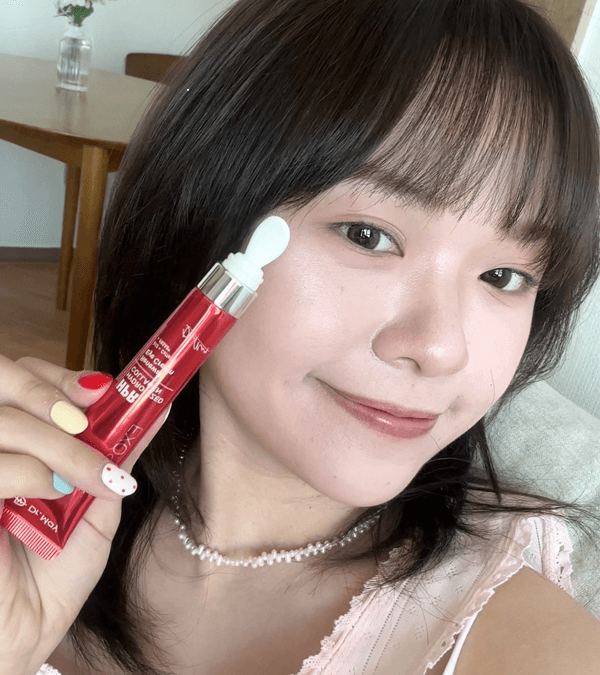 被3C榨乾的眼周有救了！「紅熨斗」不只熨平眼周！Dr. May紅外泌眼霜嚕出全臉平整度～