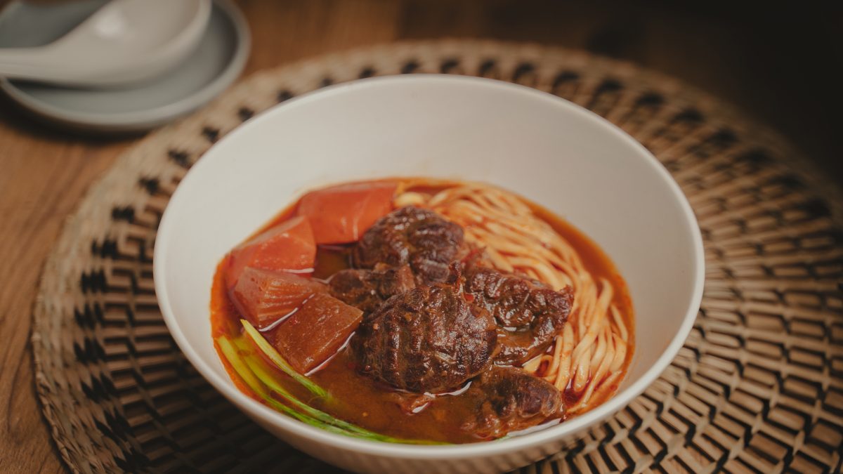 輕鬆上桌★夏天不開伙★果貿吳媽家琥珀花腱心牛肉麵